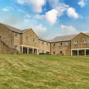  Holiday home Myddelton Grange