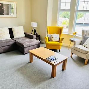  Apartment With Parking